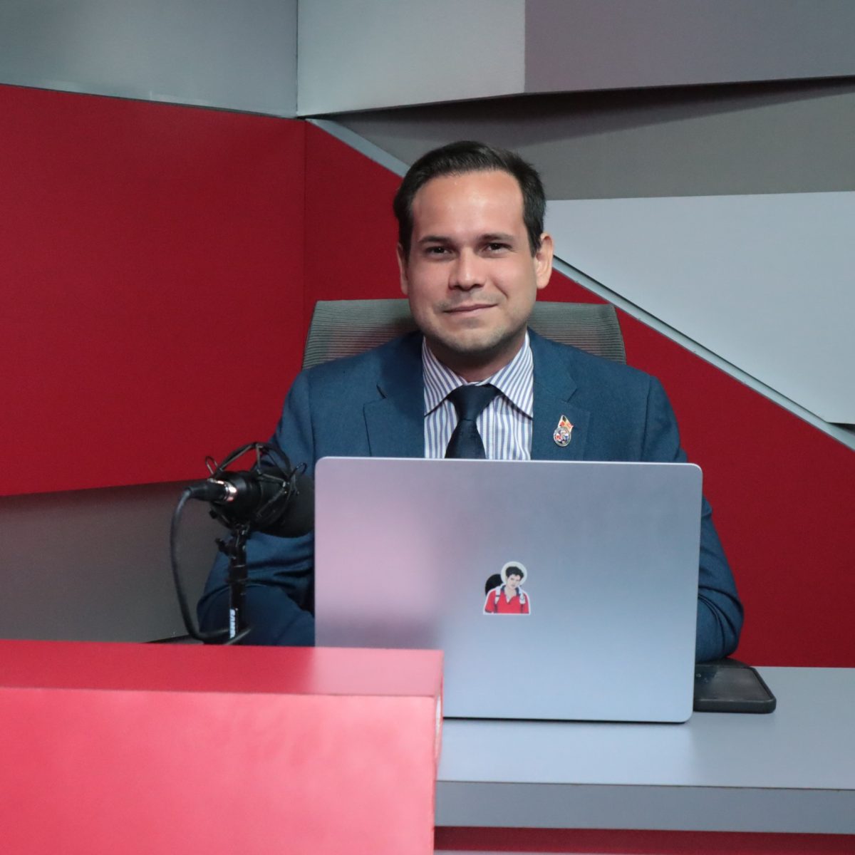 Economista Felipe Cuello plantea aumentar productividad e ingresos para reducir subsidios sin comprometer el hambre cero