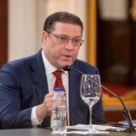 Ciudadanos pagarían RD$390.80 por galón de gasoil regular sin subsidio del Gobierno, afirma Sanz Lovatón