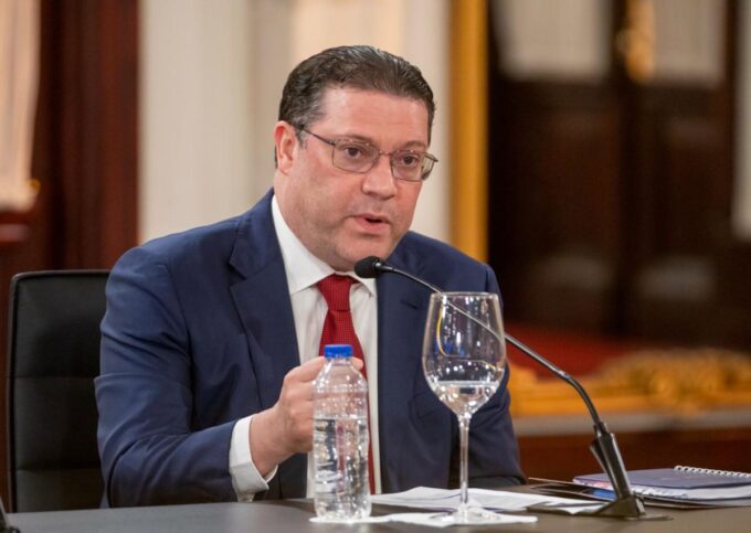 Ciudadanos pagarían RD$390.80 por galón de gasoil regular sin subsidio del Gobierno, afirma Sanz Lovatón