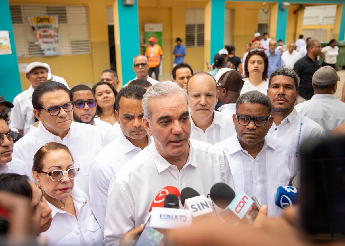 Abinader: El Gobierno está en sesión permanente para garantizar seguridad de RD ante situación en Haití»