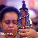 Por qué los católicos votan más a Lula, los evangélicos a Bolsonaro y cómo una polémica por una virgen influye en las elecciones de Brasil