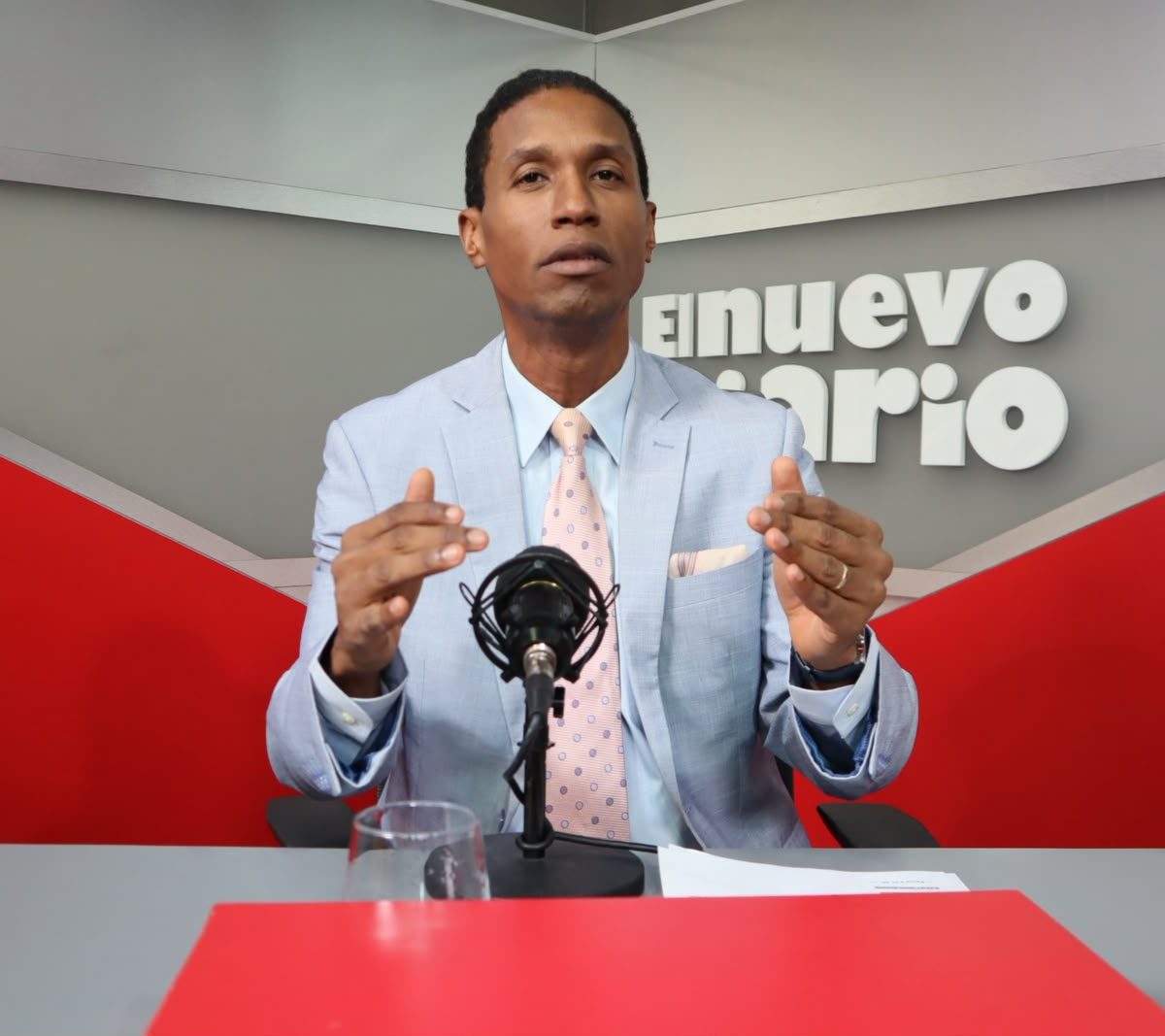 Eduardo Martínez considera suspensión de consulta del PLD un revés para su crecimiento
