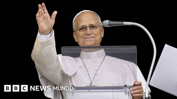 "Ahora reanudaré gradualmente mis actividades": el papa León XIV hace su primera aparición pública tras ser operado por un cáncer de pulmón