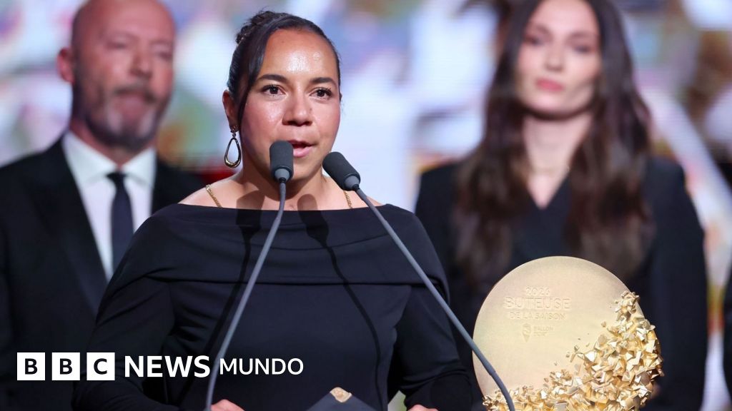 La hazaña de Charlyn Corral, la jugadora que hizo historia para México al ganar el Balón de Oro a la mejor delantera