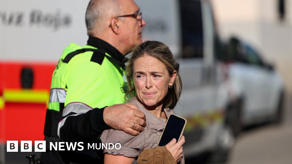 "Sentimos un impacto muy fuerte y salimos despedidos por los aires": los sobrevivientes relatan el choque de trenes en España