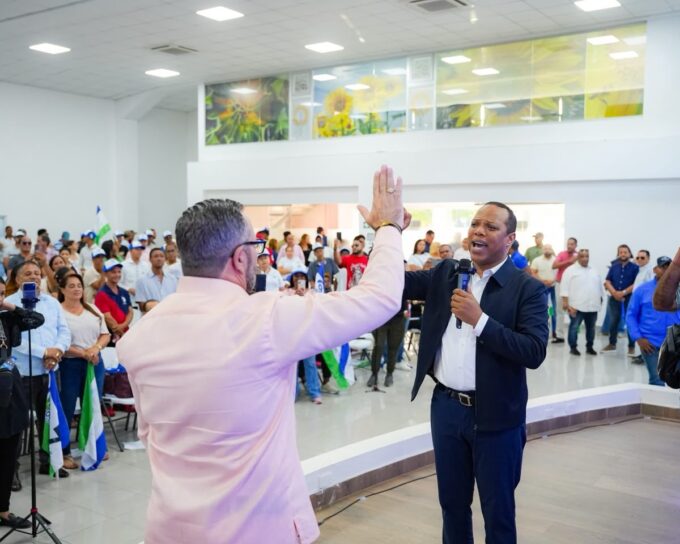 Partido País Posible informa juramentó 350 nuevos dirigentes en Santiago