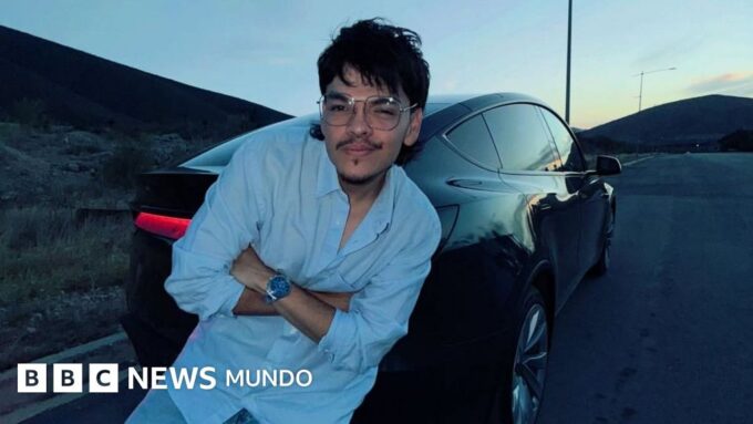 Quién era el famoso streamer salvadoreño Komanche y qué se sabe de su muerte en México a los 30 años