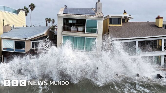 Qué son las ondas Kelvin detrás del oleaje destructivo que está afectando a las costas de México y el sur de California