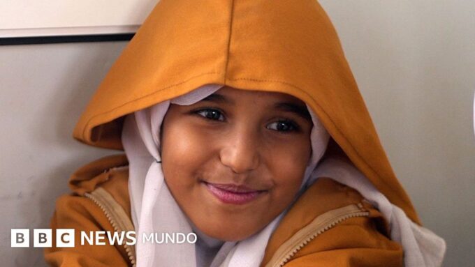 Los niños que desafían a francotiradores y morteros para ir a la escuela cerca del frente de guerra en Yemen