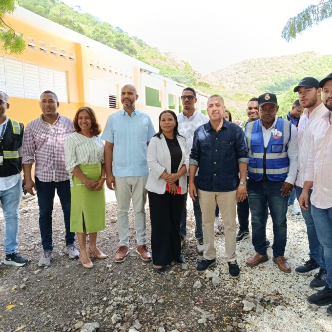 Infraestructura Escolar da seguimiento a obras en centros educativos de Bahoruco