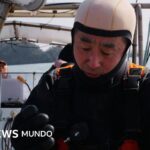Su esposa fue arrastrada por un tsunami y él lleva años buceando para sentirse cerca de ella