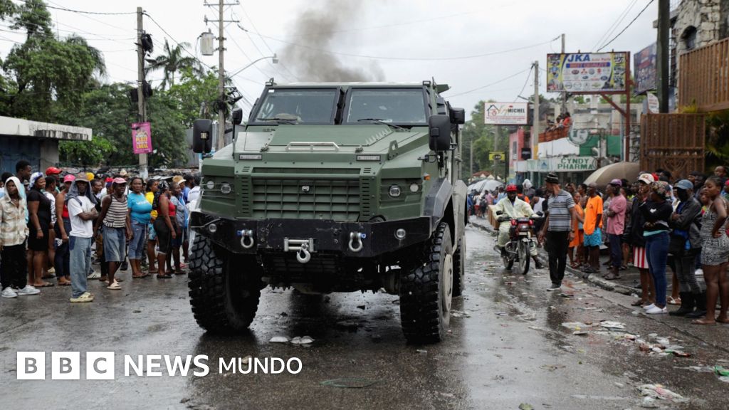 El Salvador confirma que envió más de 2.000 soldados a Haití para rescatar a los cuatro militares desaparecidos por las bandas criminales