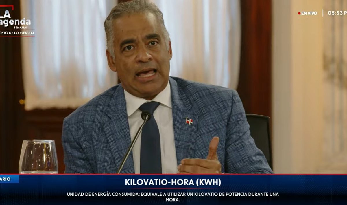 Ministro explica por qué factura eléctrica puede subir hasta 40 % aunque consumo aumente solo 10 %