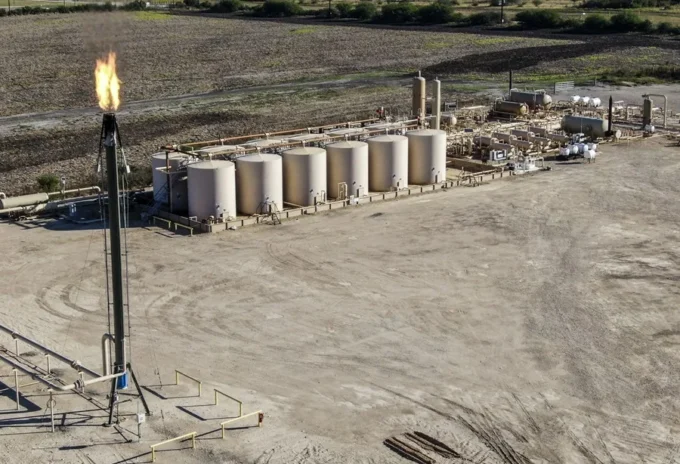 El petróleo de Texas cierra en 93,74 dólares tras ataques en Arabia Saudí y Ucrania