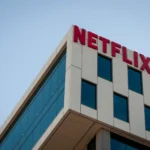 La acción de Netflix baja y no logra tranquilizar a Wall Street